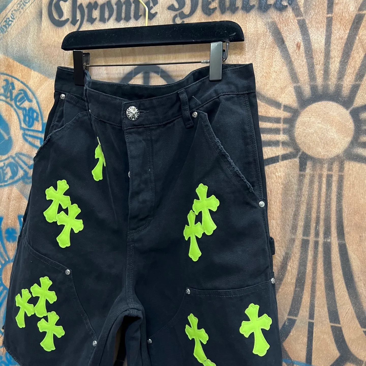 P520 chrome hearts limited series new city limited jeans Chrome Hearts city limited denim shorts vintage levis American made 501 505 517 base version remake Levis American made 501 base version imported sheepskin 925 silver remake Customers provide waist and pants length or height and weight. The studio will select the most suitable base version for you to remake. There are many people doing remakes in the market. Don’t belittle or comment. The difference is visible to the naked eye. See and compare for yourself #CHROME HEARTS Unisex style